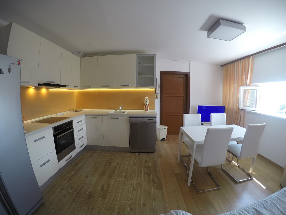 Apartments Istarska Street (Adults Only) Сплит Екстериор снимка